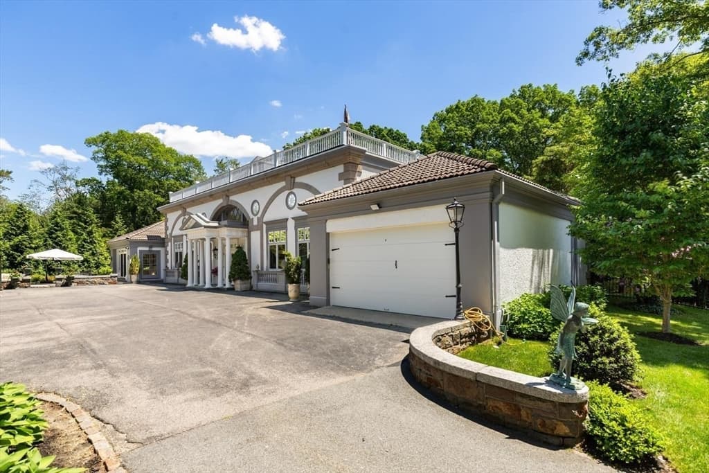 20 Woodholm Rd, Manchester MA 01944