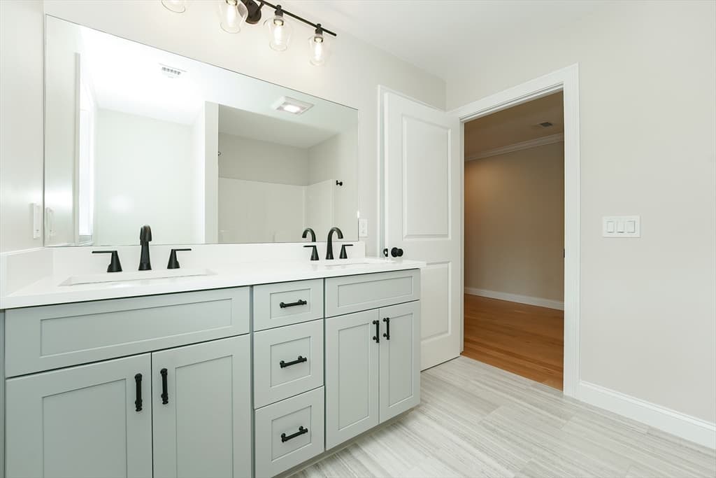 Single Family Residence at 439 Landry Ave, North Attleboro MA 02760, North Attleboro, photo 8 of 42