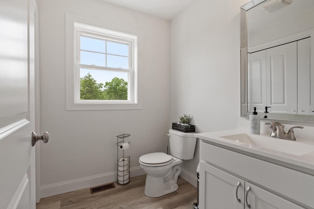 Single Family Residence at 19 Lighthouse Ln, Westminster MA 01473, photo 12 of 34