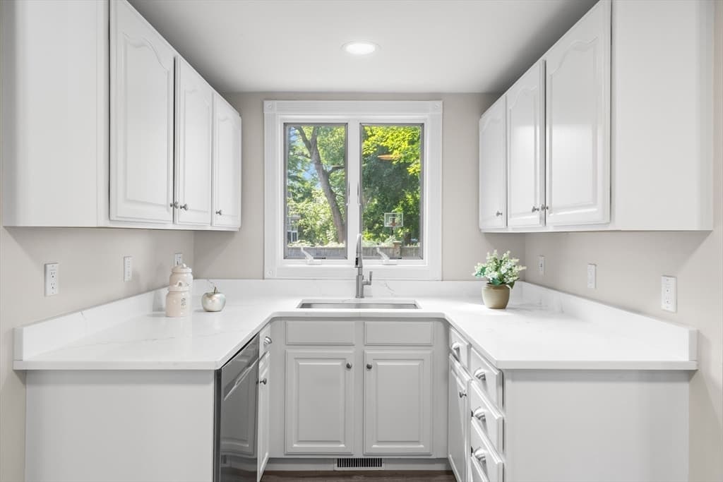 Single Family Residence at 3 Summer St # 2, Topsfield MA 01983, Topsfield, photo 11 of 38