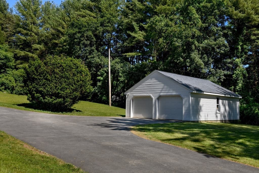 Single Family Residence at 55 Oldcommon Road, Auburn MA 01501, Auburn, photo 3 of 35