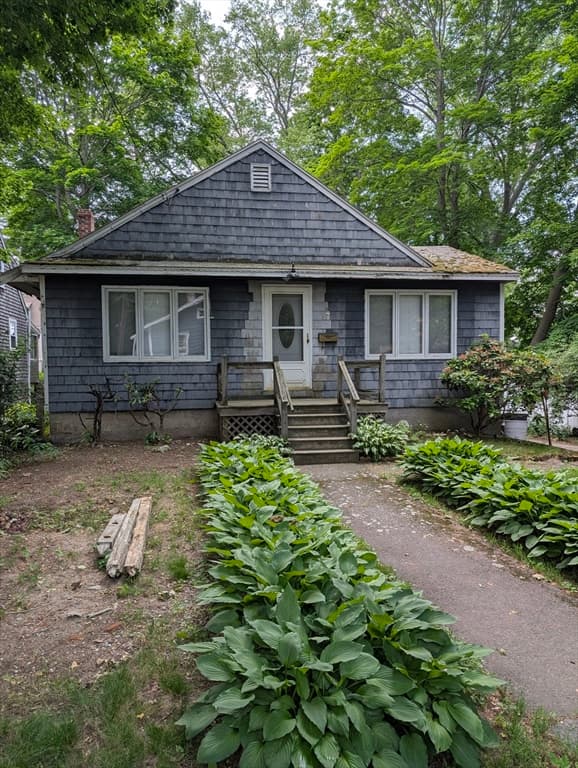 Single Family Residence at 7 East Garfield Ave, Beverly MA 01915, Beverly
