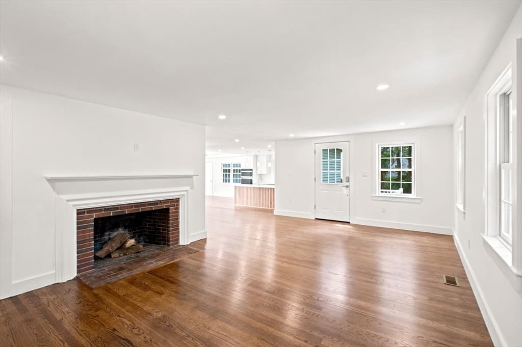 358 East St, Carlisle MA 01741 photo 5
