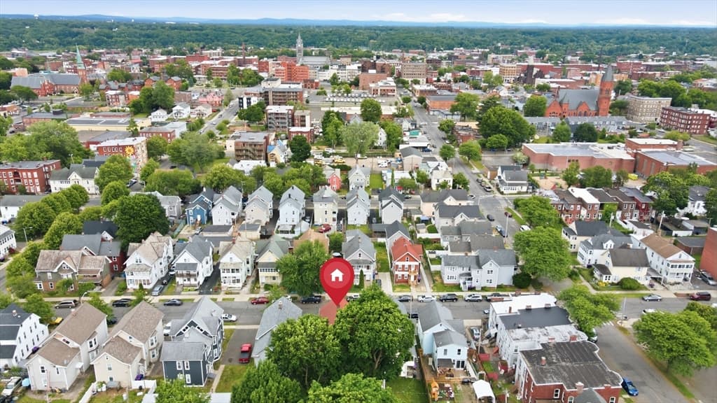 3 Family at 133 Oak St, Holyoke MA 01040, Holyoke, photo 6 of 27