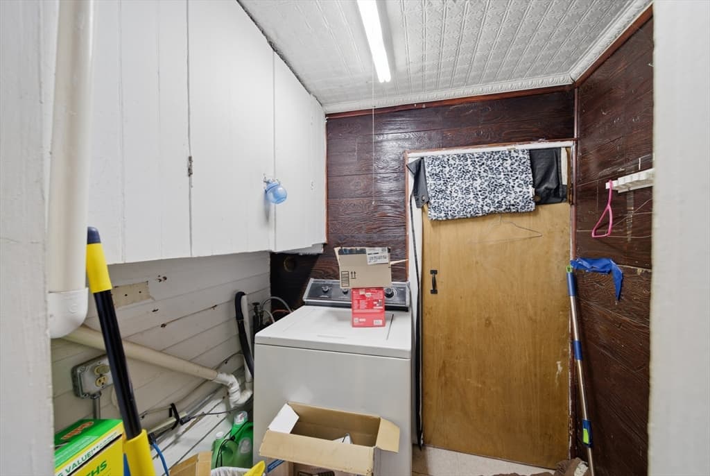 3 Family at 133 Oak St, Holyoke MA 01040, Holyoke, photo 17 of 27
