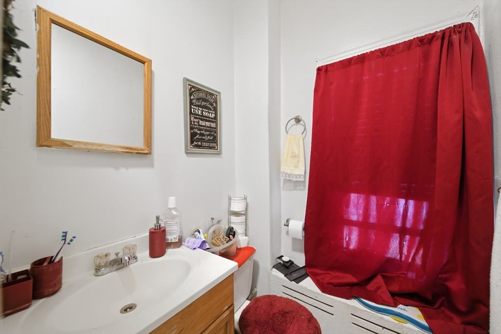 3 Family at 133 Oak St, Holyoke MA 01040, Holyoke, photo 16 of 27