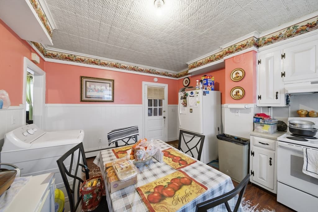 3 Family at 133 Oak St, Holyoke MA 01040, Holyoke, photo 26 of 27