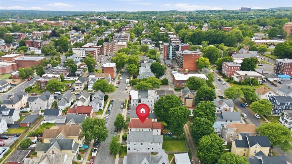 3 Family at 133 Oak St, Holyoke MA 01040, Holyoke, photo 7 of 27