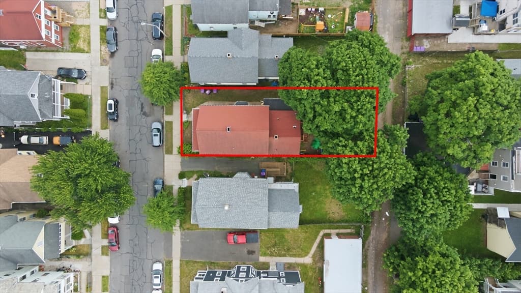 3 Family at 133 Oak St, Holyoke MA 01040, Holyoke, photo 3 of 27