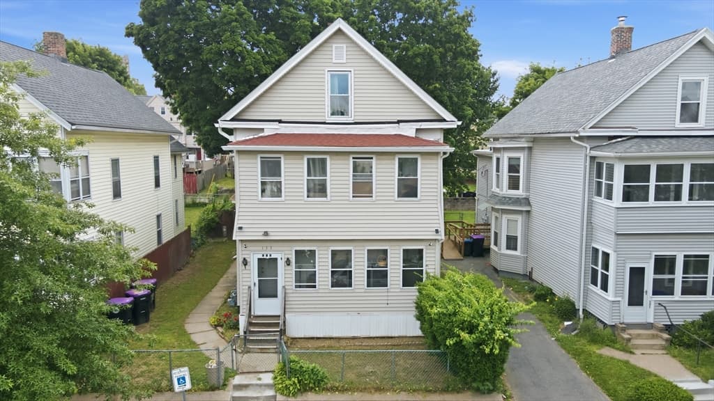 133 Oak St, Holyoke MA 01040