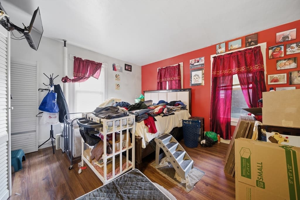 3 Family at 133 Oak St, Holyoke MA 01040, Holyoke, photo 10 of 27