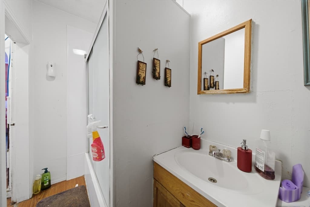 3 Family at 133 Oak St, Holyoke MA 01040, Holyoke, photo 15 of 27