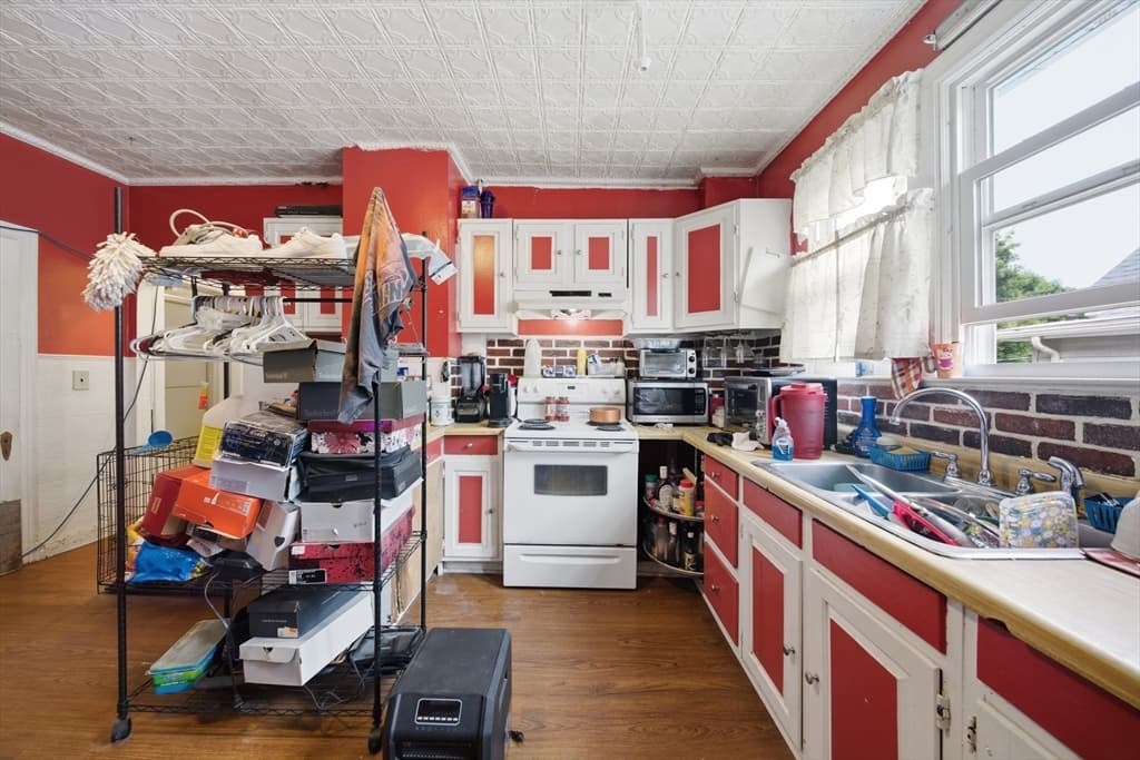 3 Family at 133 Oak St, Holyoke MA 01040, Holyoke, photo 19 of 27