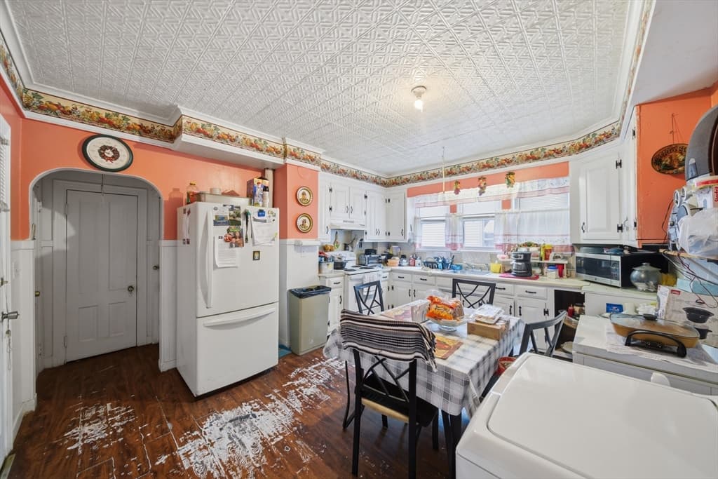 3 Family at 133 Oak St, Holyoke MA 01040, Holyoke, photo 25 of 27