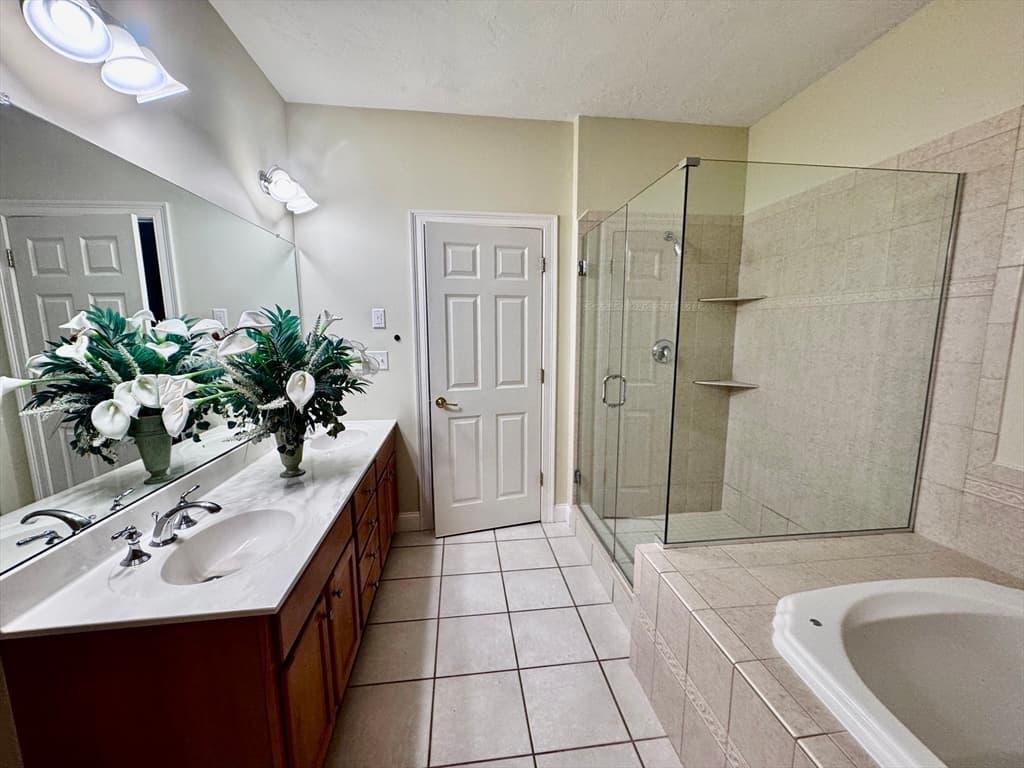308 Sprucewood Ln # 308, Clinton MA 01510 photo 12