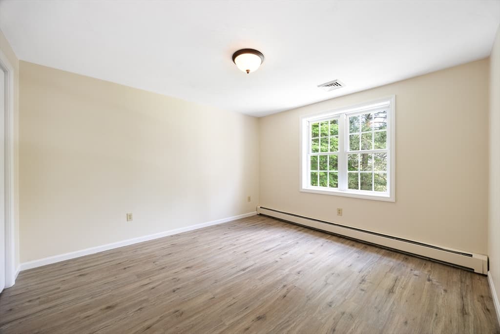 Single Family Residence at 140 Paradise Ln, Sturbridge MA 01518, Sturbridge, photo 12 of 30