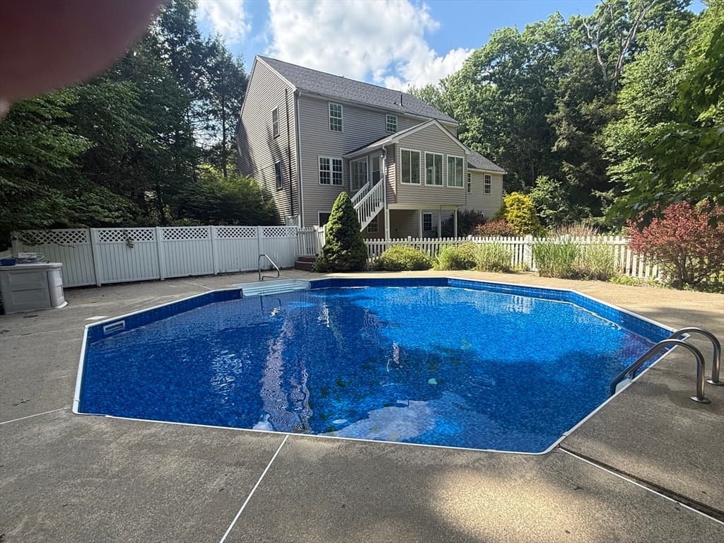 Single Family Residence at 140 Paradise Ln, Sturbridge MA 01518, Sturbridge, photo 8 of 30