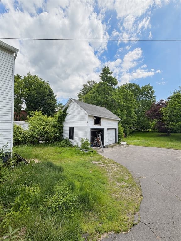 123 Grape St, Chicopee MA 01013 photo 4