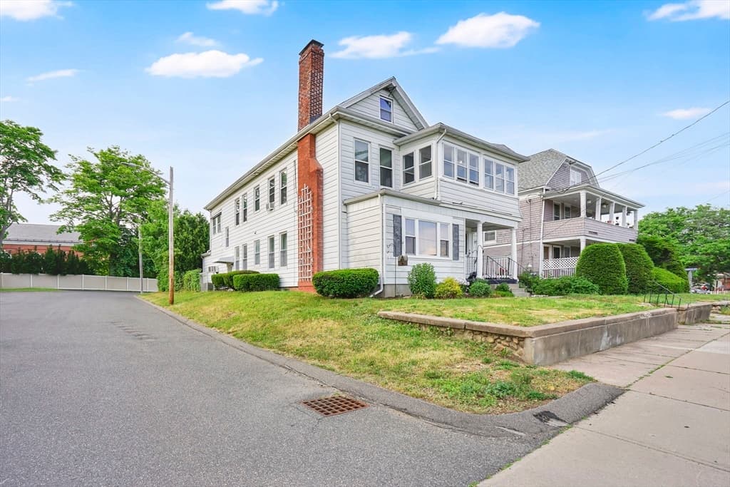 5-7 Corser St, Holyoke MA 01040