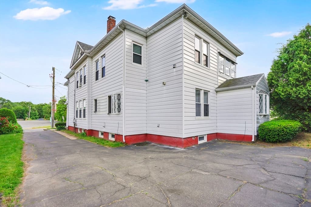 5-7 Corser St, Holyoke MA 01040 photo 4
