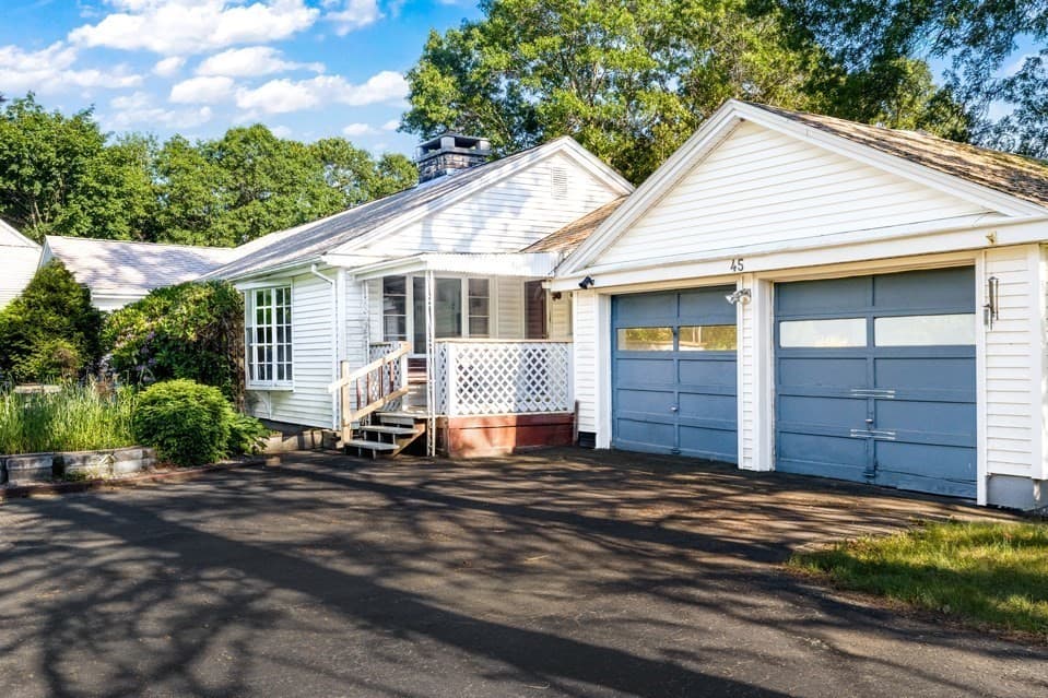 45 Indian Hill Rd, Worcester MA 01606