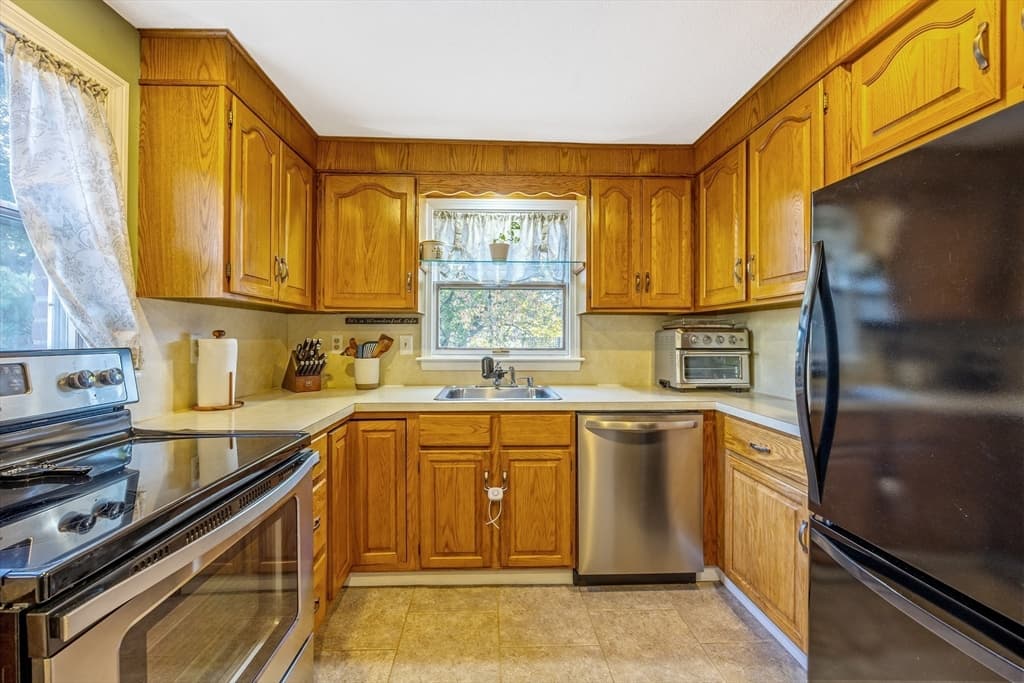 Single Family Residence at 1 Lexington St, South Hadley MA 01075, photo 28 of 40