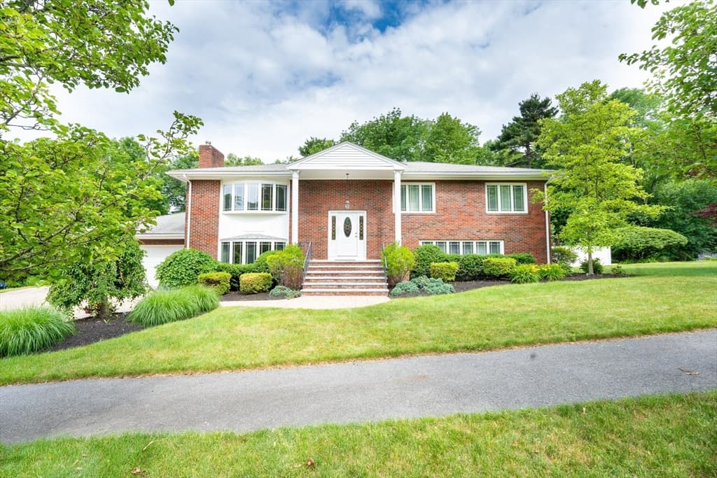 5 Albemarle Rd, Norwood MA 02062