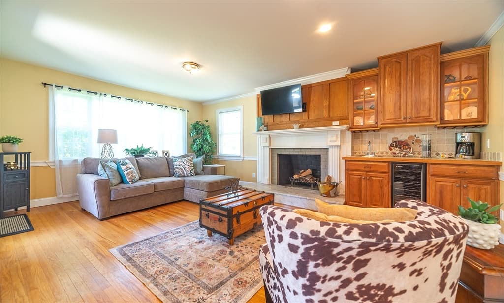 Single Family Residence at 28 Parker St, East Longmeadow MA 01028, East Longmeadow, photo 3 of 41