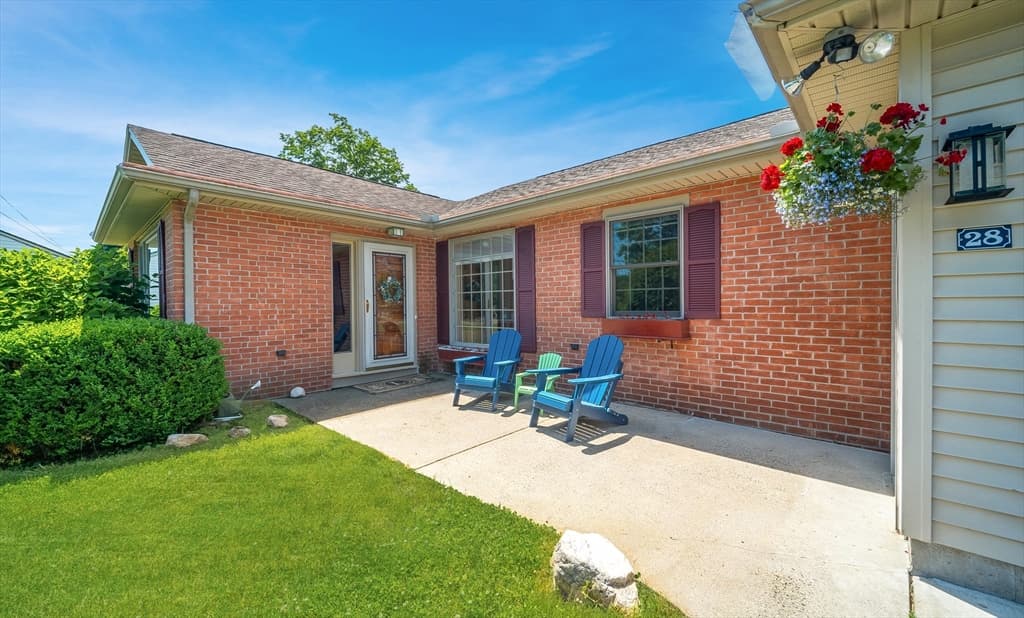 28 Parker St, East Longmeadow MA 01028