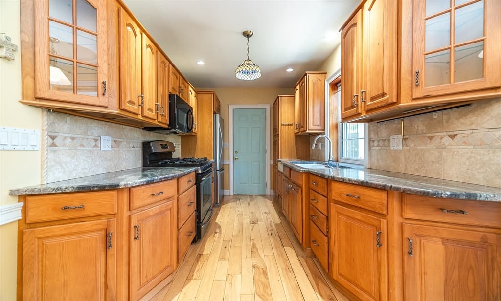 Single Family Residence at 28 Parker St, East Longmeadow MA 01028, East Longmeadow, photo 9 of 41