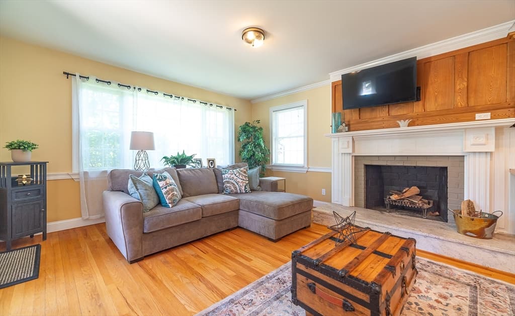 Single Family Residence at 28 Parker St, East Longmeadow MA 01028, East Longmeadow, photo 4 of 41