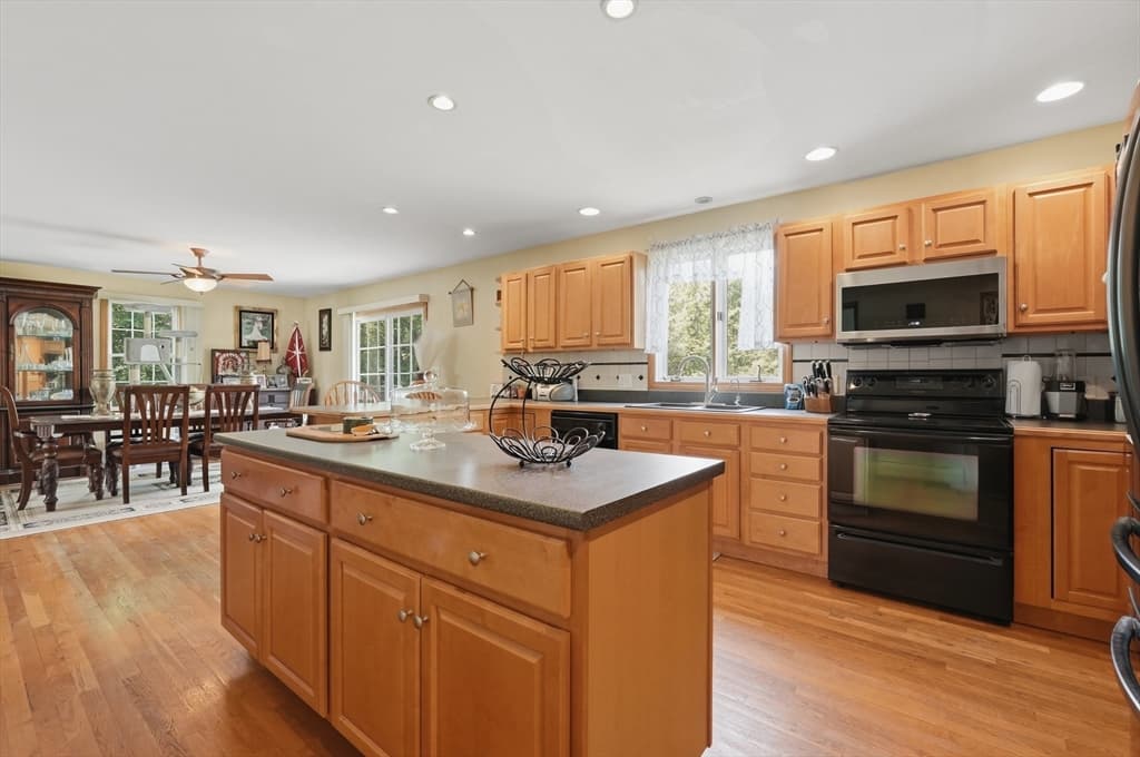 Single Family Residence at 1527 Main Street, Acushnet MA 02743, Acushnet, photo 14 of 32