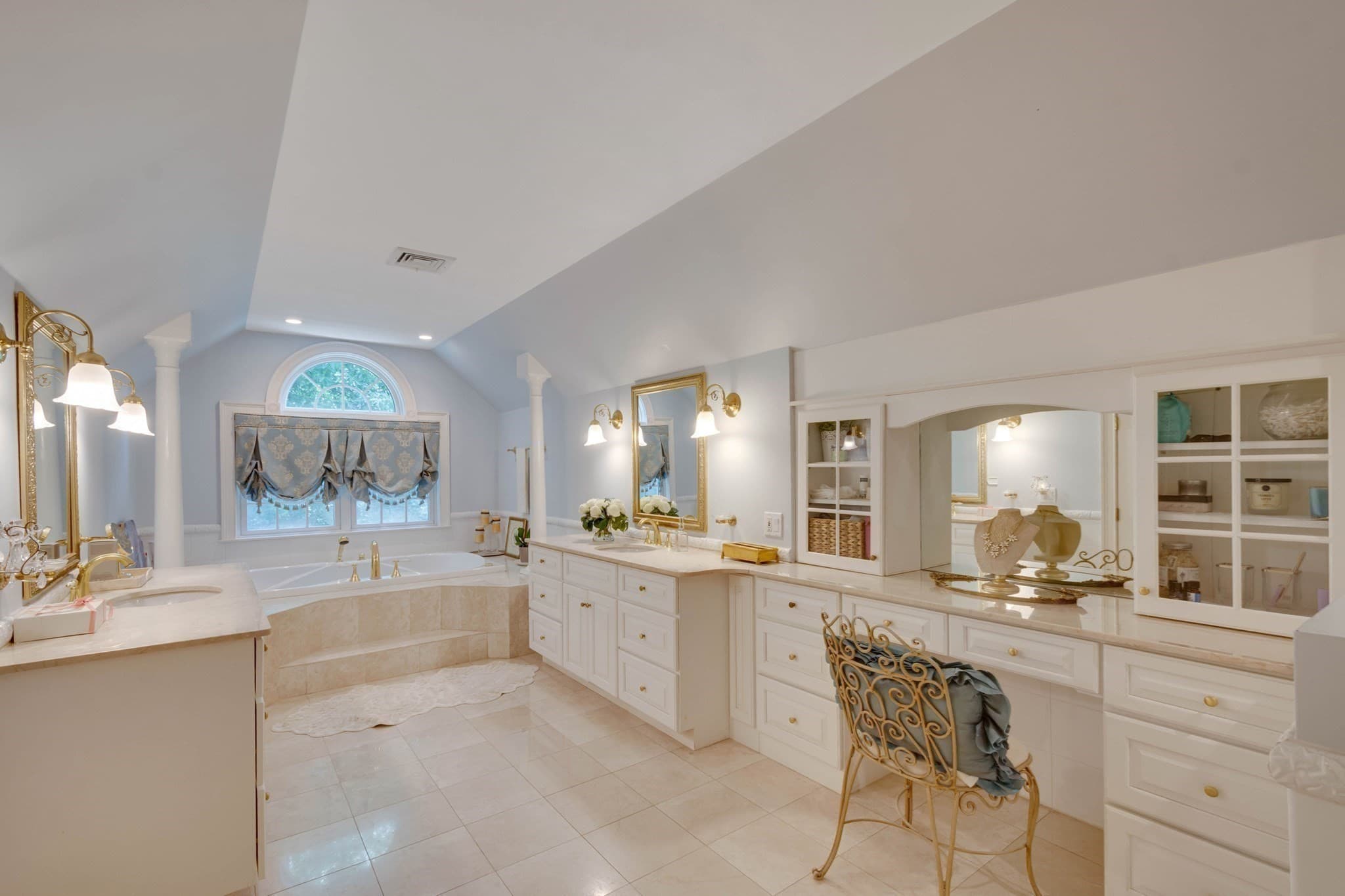 Single Family Residence at 4 Wren Circle, North Reading MA 01864, photo 19 of 42
