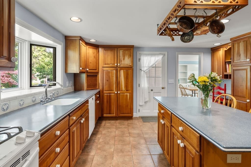 Single Family Residence at 68 Chippingstone Road, Chatham MA 02633, Chatham, photo 13 of 36