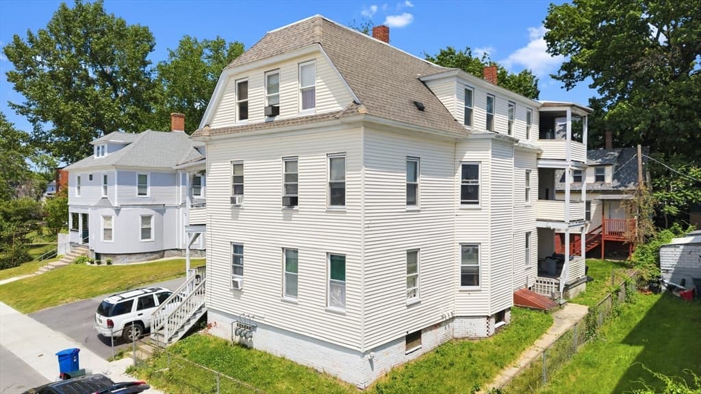 4 Family at 5.5 & 7 Winslow St, Worcester MA 01609, photo 3 of 40