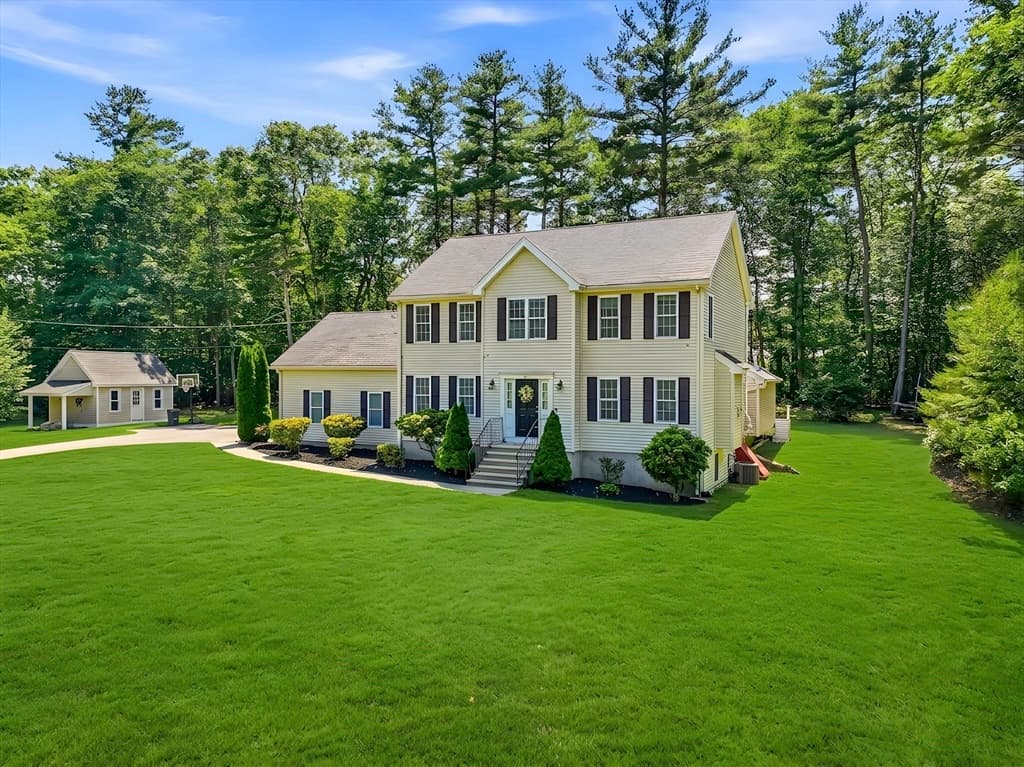Single Family Residence at 88 Northbridge St, Mendon MA 01756, Mendon, photo 3 of 41