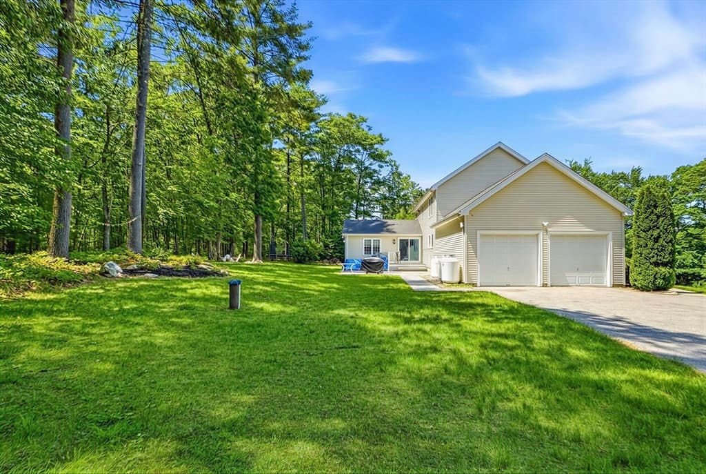 Single Family Residence at 88 Northbridge St, Mendon MA 01756, Mendon, photo 5 of 41
