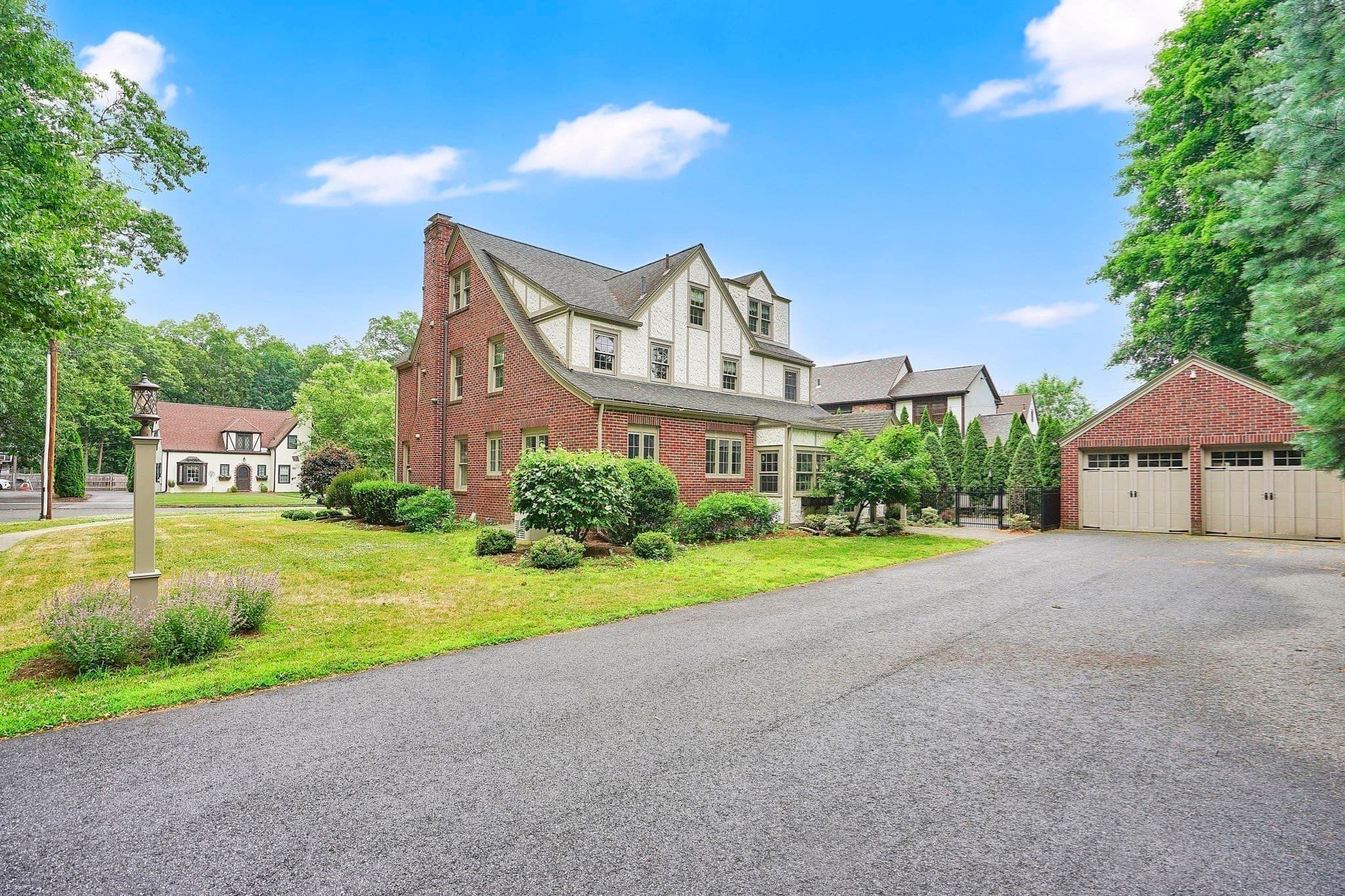 Single Family Residence at 70 Dover Road, Longmeadow MA 01106, photo 3 of 37