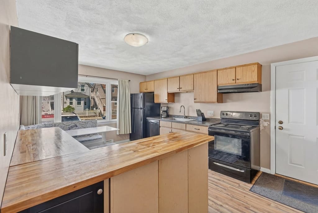 157 Maplewood Ave, Gloucester MA 01930