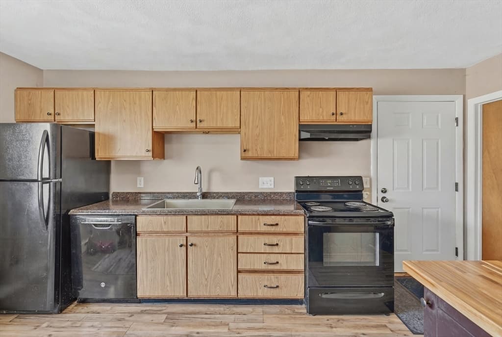 157 Maplewood Ave, Gloucester MA 01930 photo 9
