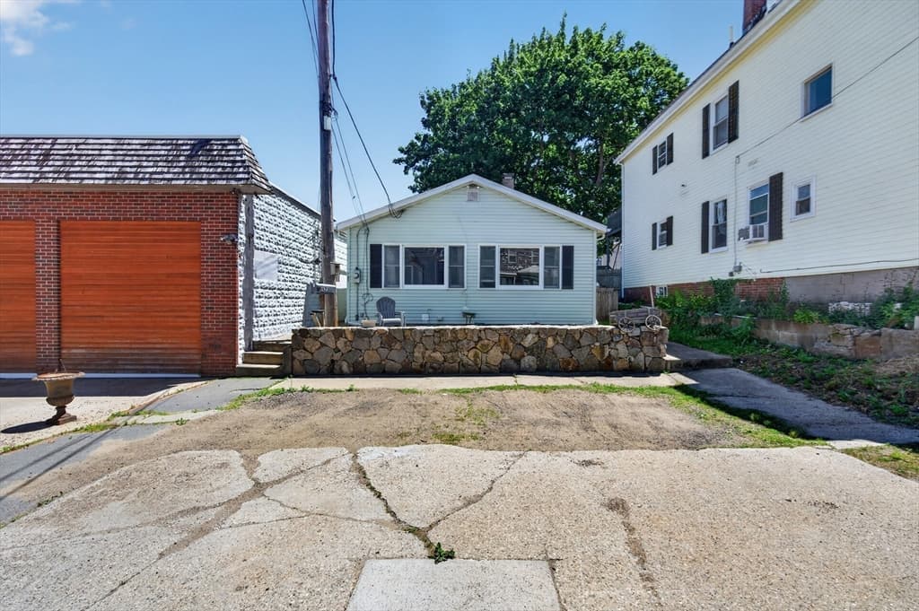 157 Maplewood Ave, Gloucester MA 01930 photo 4