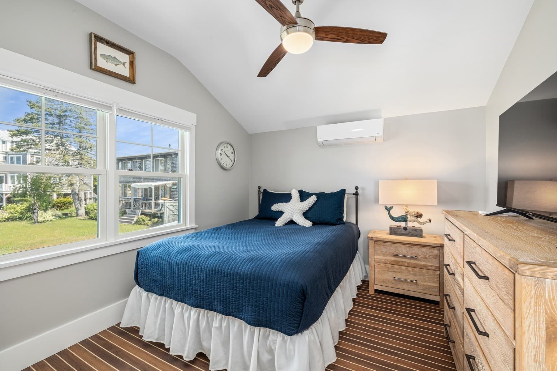 Single Family Residence at 8 Bonneau Court, Dartmouth MA 02748, photo 14 of 19