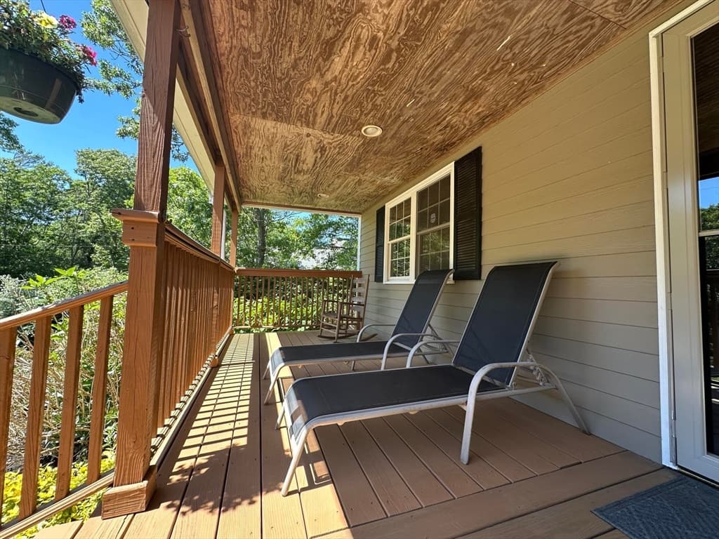 Single Family Residence at 3 Windmill Rd, Bourne MA 02532, photo 7 of 42