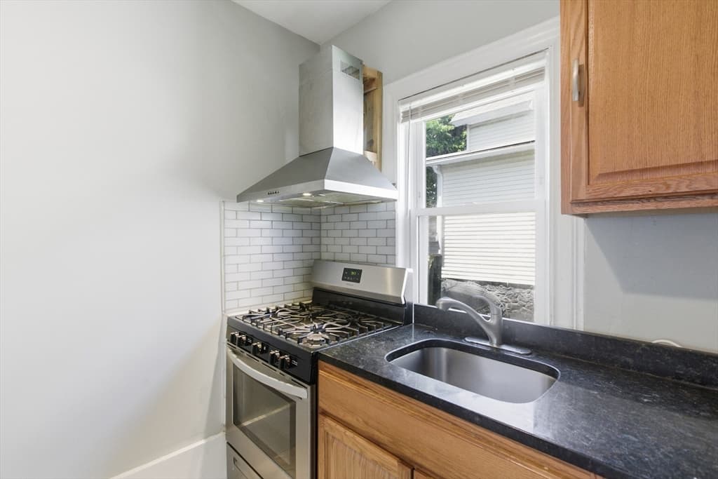 79 Warwick St, Lowell MA 01851 photo 13