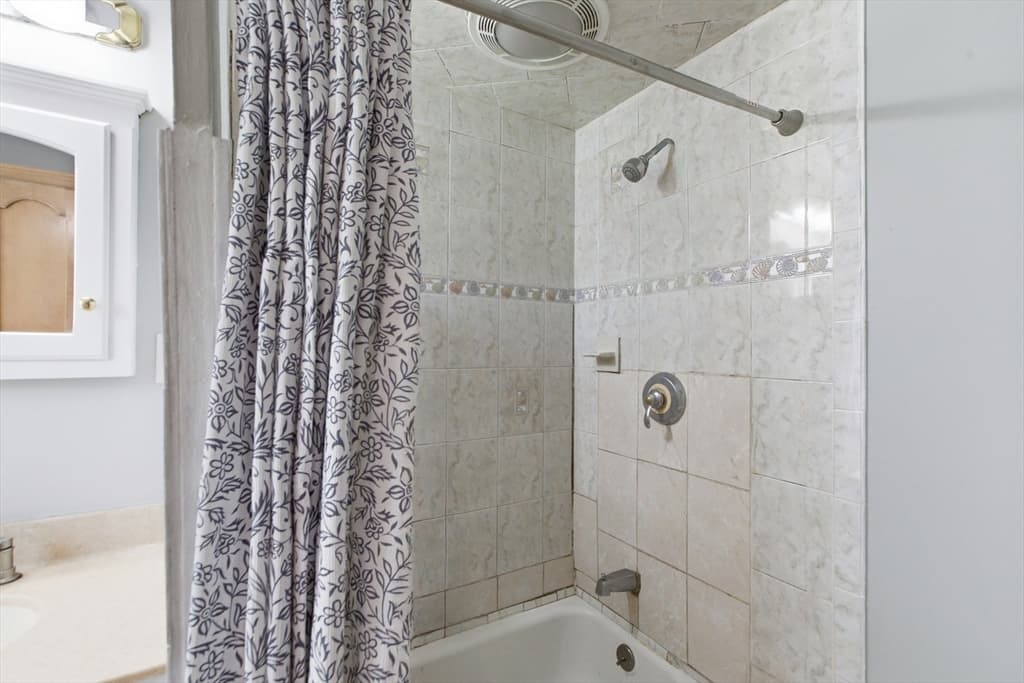 79 Warwick St, Lowell MA 01851 photo 16