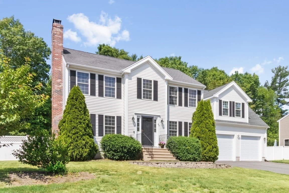45 Metacomet Avenue, Taunton MA 02718