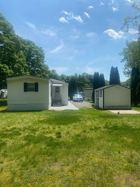 18 Parkwood Dr, West Springfield MA 01089 photo 2