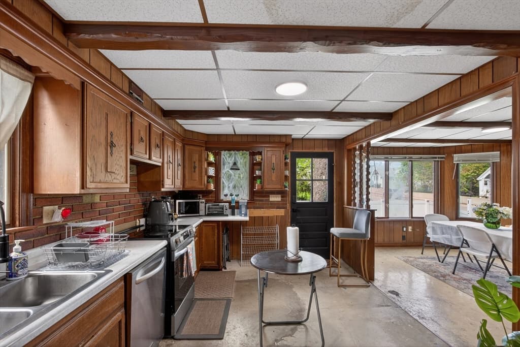 10-12 Olive St, Attleboro MA 02771 photo 2
