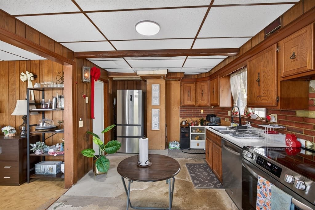 10-12 Olive St, Attleboro MA 02771 photo 3