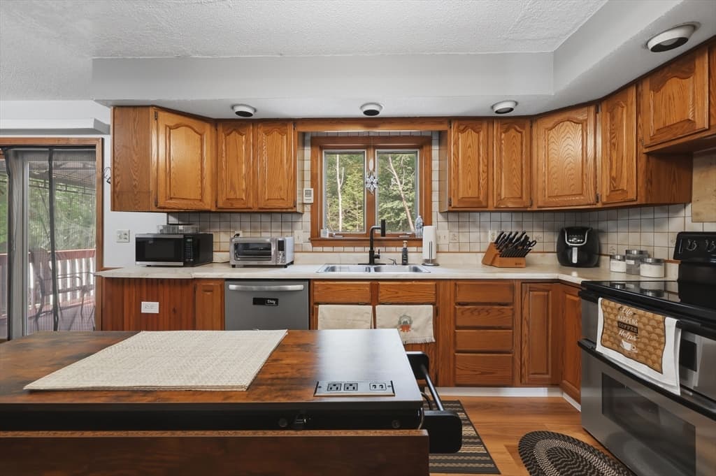 176 Will Thompson Way, Fitchburg MA 01420 photo 10